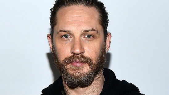 Imagem da notícia Tom Hardy surge irreconhecível como Al Capone em imagem oficial de Fonzo