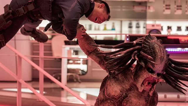 Imagem da notícia O Predador: Alien aparece em detalhes em nova imagem do filme