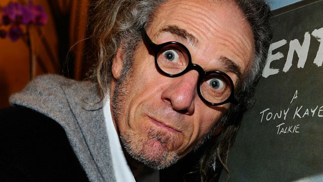Imagem da notícia Tony Kaye, diretor de A Outra História Americana, vai treinar robô para ser o protagonista de seu próximo filme
