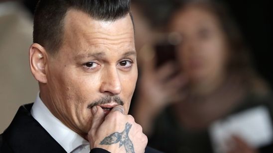 Imagem da notícia Johnny Depp alega legítima defesa para justificar agressão em set