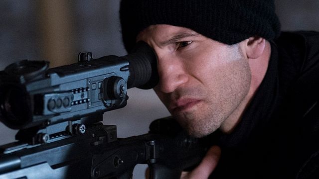 Imagem da notícia O Justiceiro: Frank Castle surge com uniforme ensanguentado em novas imagens de bastidores