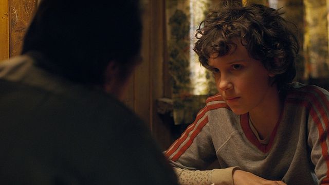 Imagem da notícia Millie Bobby Brown torce por romance entre Hopper e Joyce na terceira temporada de Stranger Things