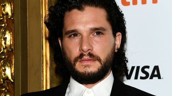 Imagem da notícia Kit Harrington questiona ausência de atores gays na Marvel