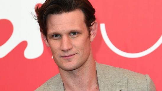 Matt Smith surge irreconhecível como Charles Manson em foto do drama Charlie Says