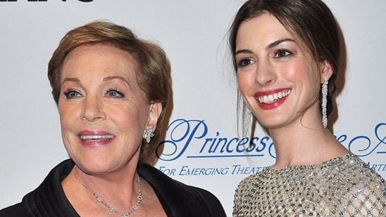 Anne Hathaway faz homenagem à "avó" Julie Andrews