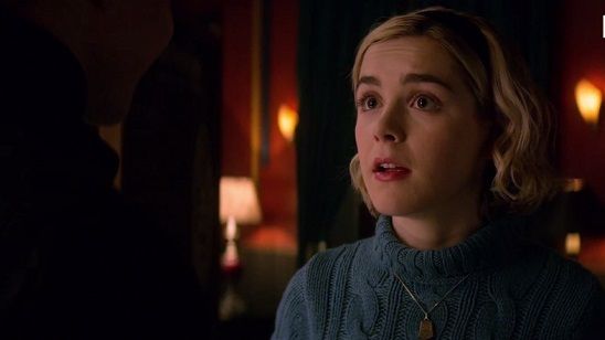 Imagem da notícia O Mundo Sombrio de Sabrina: Bruxinha enfrenta dilema e perigos no trailer oficial da série