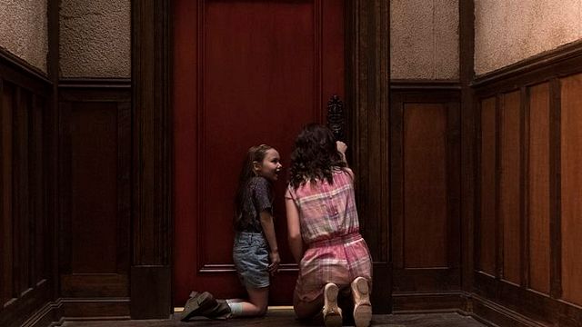 Imagem da notícia A Maldição da Residência Hill: Criador revela que final alternativo era muito sombrio