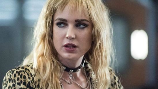 Imagem da notícia Legends of Tomorrow: Elenco grava clipe arrasando em "Should I Stay or Should I Go"
