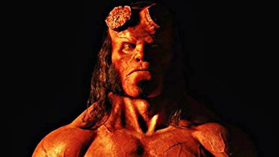 Imagem da notícia Hellboy: O demônio rubro pega fogo no novo cartaz da sombria aventura
