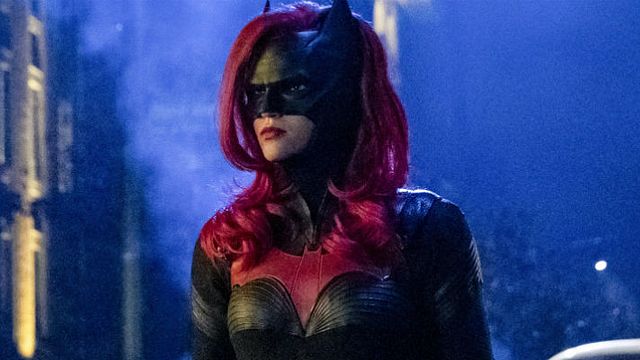 Imagem da notícia Diretor de Game of Thrones vai comandar piloto de Batwoman