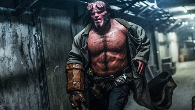 Hellboy: Nova foto traz o demônio rubro no estilo "tiro, porrada e bomba"
