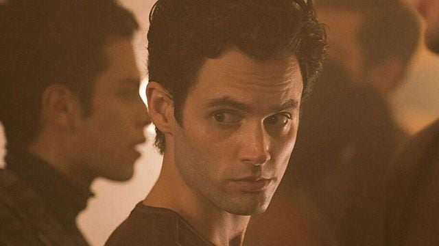 Imagem da notícia Você: Penn Badgley comemora 2ª temporada ao som de Molejo