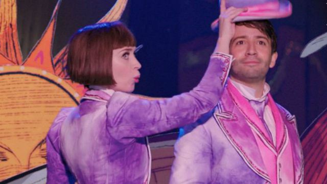 Imagem da notícia O Retorno de Mary Poppins: Disney revela clipe da contagiante canção "A Cover Is Not the Book"