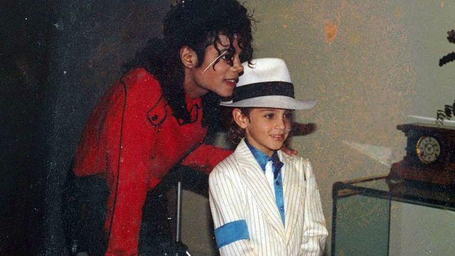 Imagem da notícia Família de Michael Jackson critica documentário sobre acusações de abuso sexual envolvendo o cantor