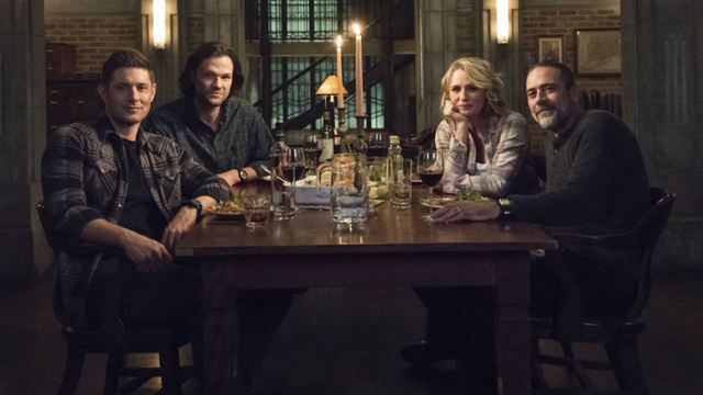 Supernatural: Cena do 300º episódio traz emocionante reencontro de Sam, Dean e John Winchester