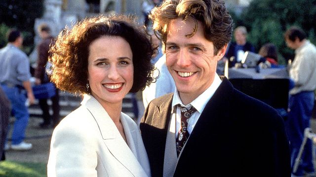Imagem da notícia Hugh Grant e Andie MacDowell se reencontram nas fotos da continuação de Quatro Casamentos e um Funeral