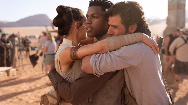 Imagem da notícia Star Wars IX: Imagem inédita de Rey, Finn e Poe marca fim das filmagens da aventura