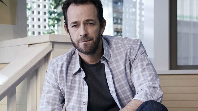 Imagem da notícia Luke Perry, de Riverdale e Barrados no Baile, é hospitalizado após sofrer um AVC