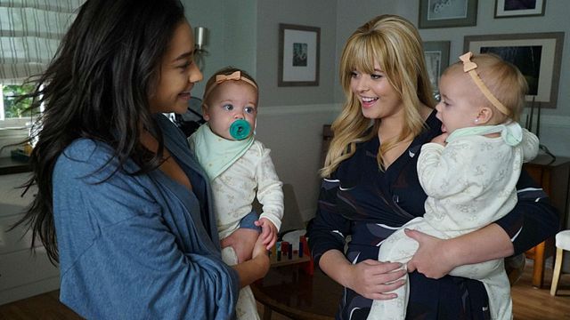 Imagem da notícia Pretty Little Liars: The Perfectionists explica o que aconteceu com o casal Alison e Emily