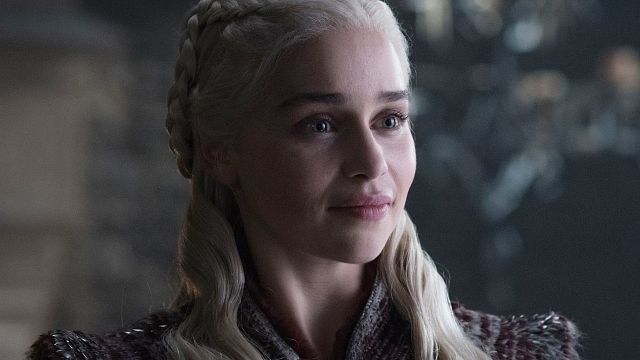 Imagem da notícia Game of Thrones: Língua Dothraki ajudou Emilia Clarke a se recuperar de aneurismas