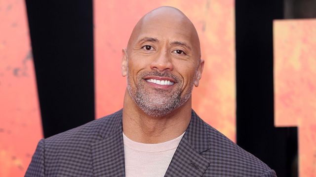 Imagem da notícia Jumanji: The Rock ganha surpresa de aniversário em set de filmagens