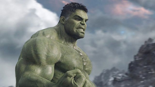 Imagem da notícia Diretor de Vingadores: Ultimato confirma que dano no braço do Hulk é permanente