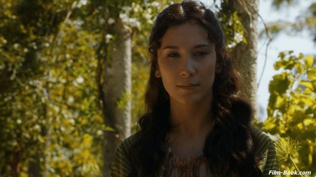 Atriz de Game of Thrones ajuda a resgatar mulheres obrigadas a se casar