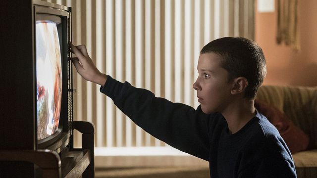 Imagem da notícia Pesquisa revela que uma em cada cinco pessoas já faltou ao trabalho para assistir a séries