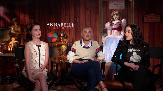 Imagem da notícia Annabelle 3: Atrizes revelam que tinham bonecas parecidas com a do filme (Entrevista exclusiva)