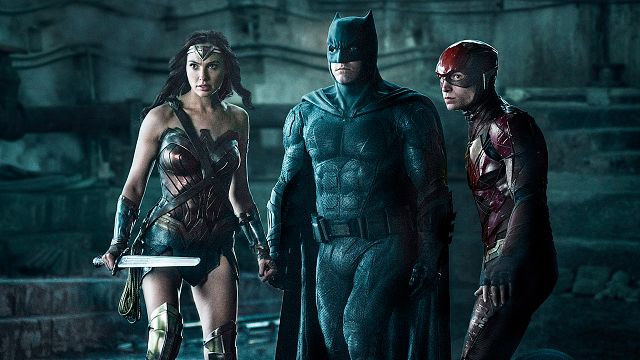 Imagem da notícia San Diego Comic-Con 2019: Fãs espalham banners pedindo a versão de Zack Snyder para Liga da Justiça