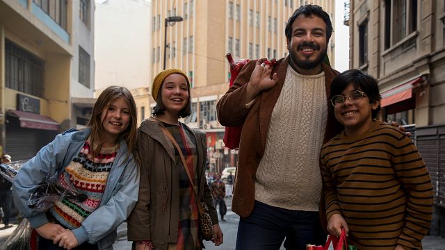 Imagem da notícia 10 Horas para o Natal: Diretora Cris D'Amato fala sobre o filme possuir um clima natalino propriamente brasileiro (Visita a set)