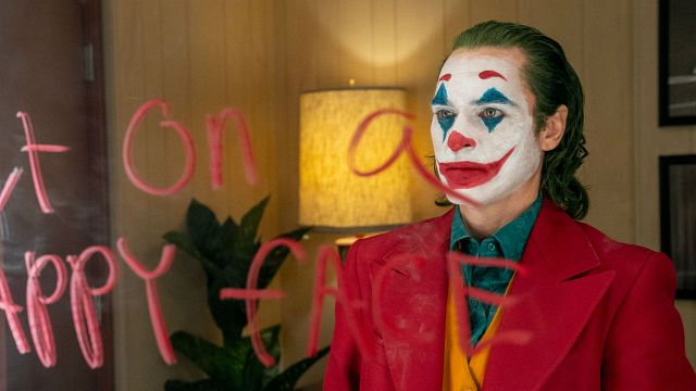 Imagem da notícia Coringa é capa de revista e divulga fotos inéditas