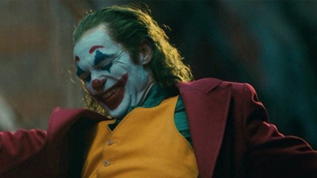 Coringa: Joaquin Phoenix abraça o caos no trailer final