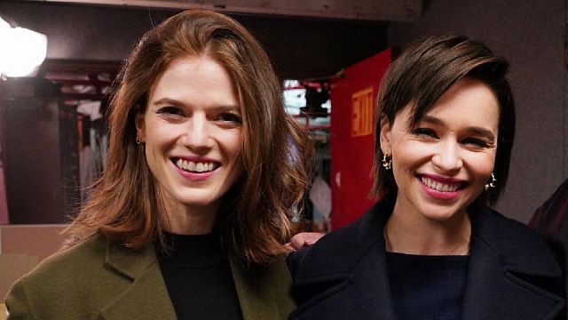 Imagem da notícia Emilia Clarke e Rose Leslie são roubadas por micos durante as férias