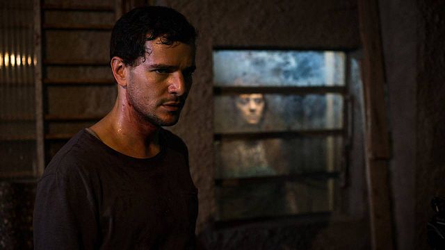 Imagem da notícia Morto Não Fala: Daniel de Oliveira conversa com os mortos em cena do terror brasileiro (Exclusivo)