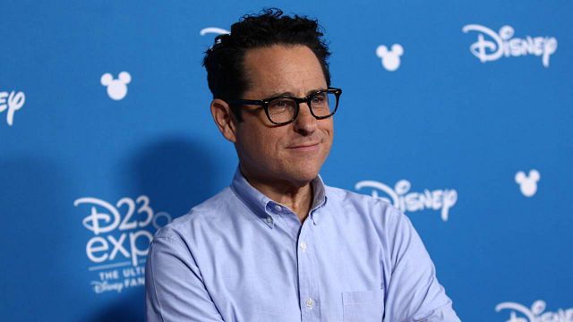 Imagem da notícia J.J. Abrams fecha contrato milionário para produzir filmes, séries e jogos para a Warner