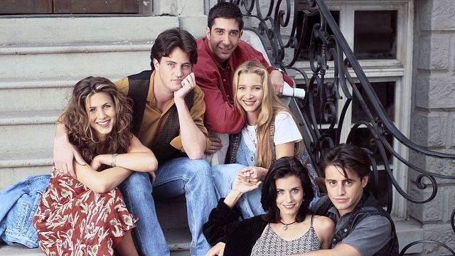 Imagem da notícia Friends: Elenco celebra aniversário de 25 anos da série com tributo no Instagram