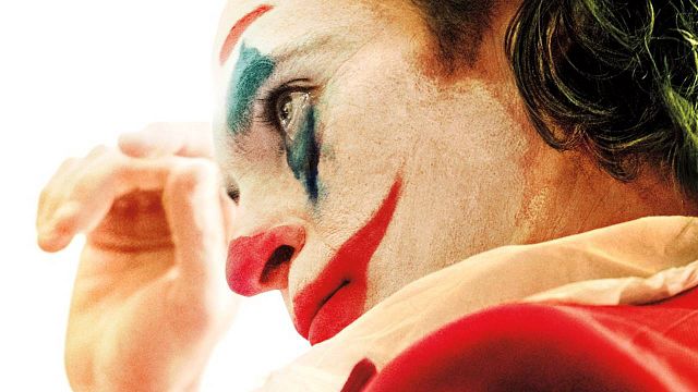 Imagem da notícia Coringa: Famílias atingidas por tiroteio exigem posicionamento da Warner sobre porte de armas