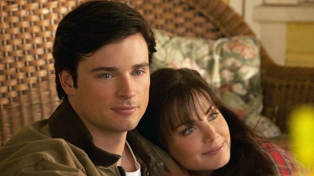 Imagem da notícia Crise nas Infinitas Terras: Confira o visual de Tom Welling e Erica Durance como Clark e Lois no crossover do Arrowverse
