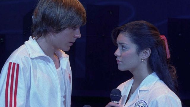 Imagem da notícia High School Musical: Astros da série cantam "Breaking Free" pela primeira vez em evento