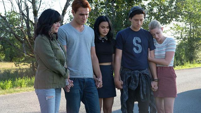 Imagem da notícia Riverdale: Showrunner explica como morte de Luke Perry irá afetar a 4ª temporada