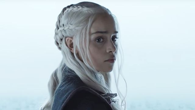 Emilia Clarke foi pressionada a ficar nua para não decepcionar fãs de Game of Thrones