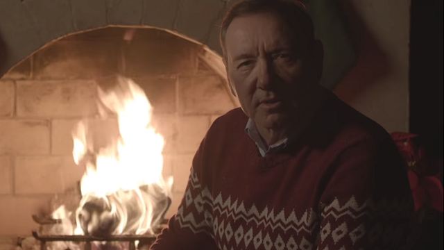 Imagem da notícia Kevin Spacey ressurge em vídeo bizarro de Natal