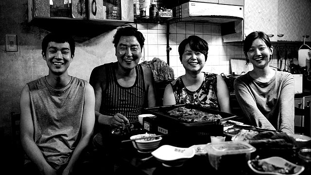 Imagem da notícia Parasita vai ganhar versão preto e branco