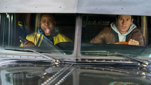 Imagem da notícia Troco em Dobro: Mark Wahlberg apanha muito em primeiro trailer do filme