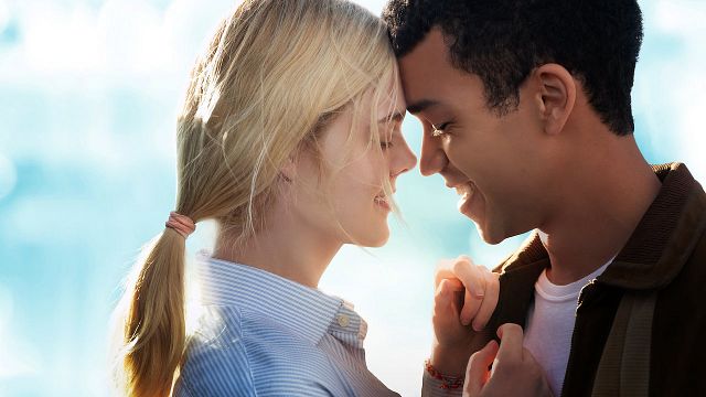 Imagem da notícia Por Lugares Incríveis: Elle Fanning e Justice Smith se apaixonam em primeiro trailer