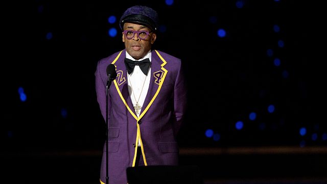 Imagem da notícia Oscar 2020: Spike Lee usa terno em homenagem a Kobe Bryant 