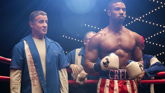 Imagem da notícia Creed 3: Novo filme de Sylvester Stallone e Michael B. Jordan contrata roteirista