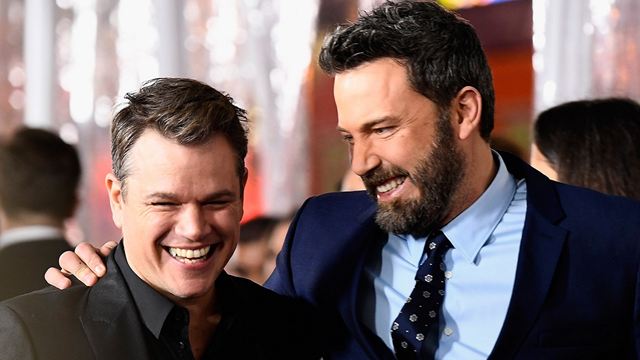 Ben Affleck e Matt Damon aparecem irreconhecíveis em fotos do novo filme de Ridley Scott