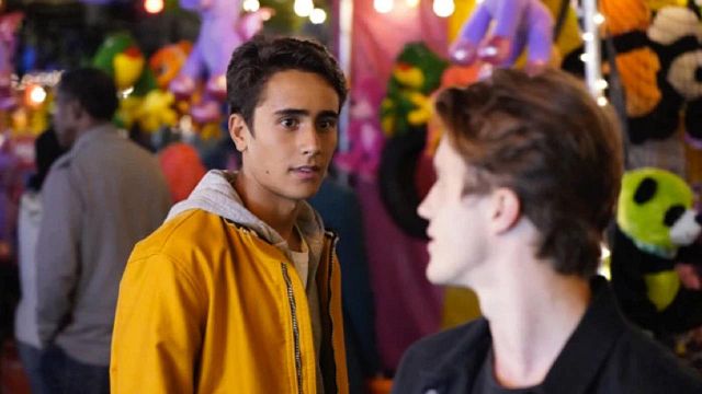 Imagem da notícia Love, Victor: Série teen divulga seu primeiro pôster oficial